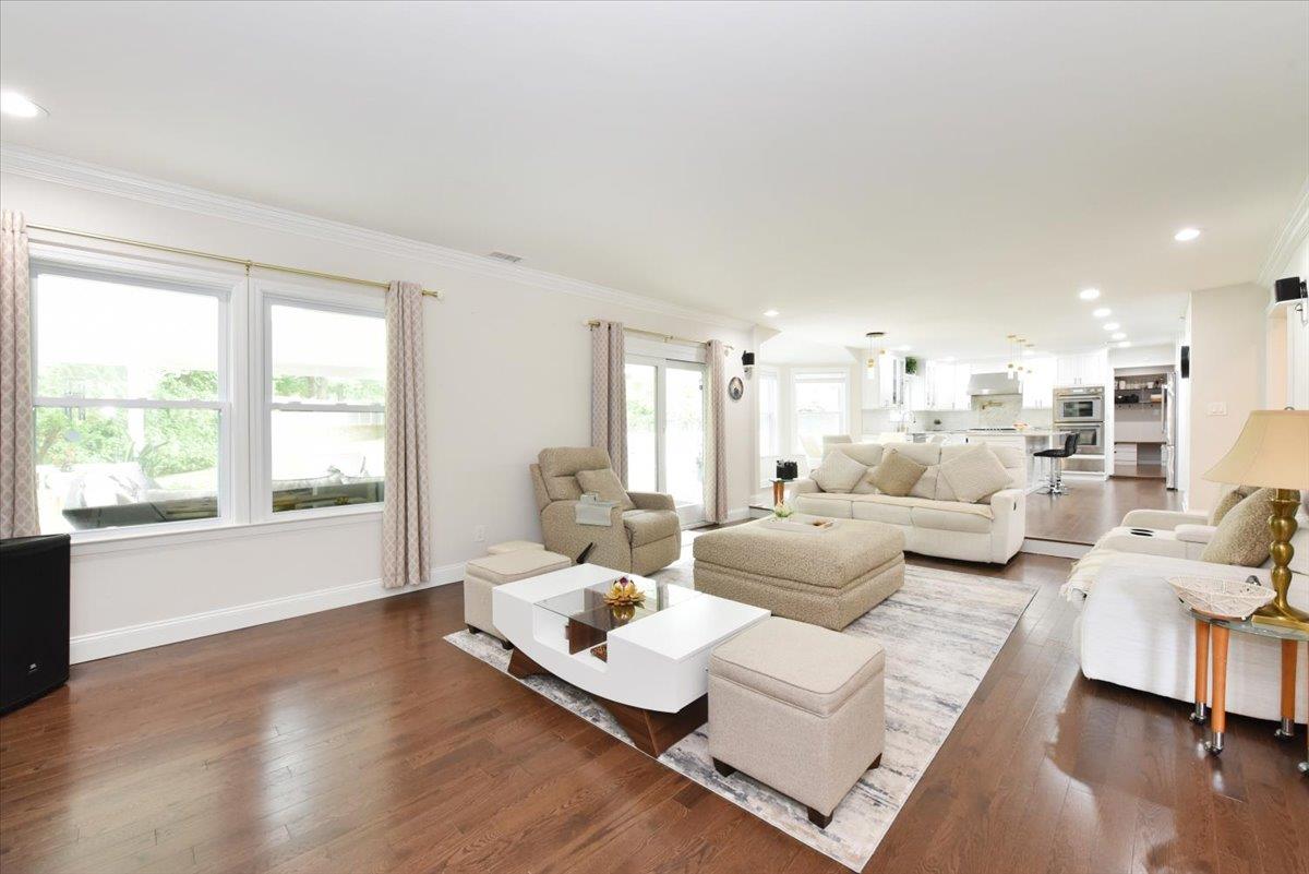 60 Willis Lane, Syosset, NY 11791