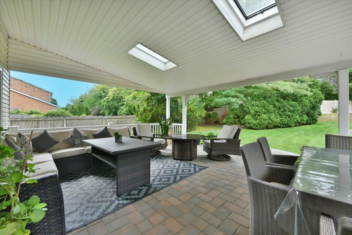 60 Willis Lane, Syosset, NY 11791