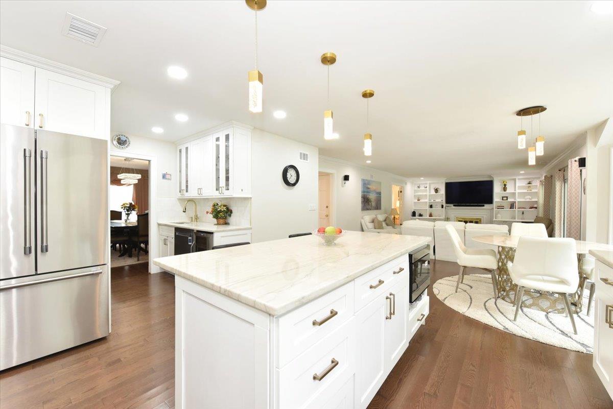 60 Willis Lane, Syosset, NY 11791