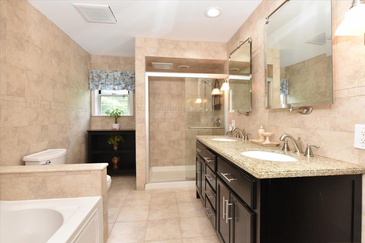 60 Willis Lane, Syosset, NY 11791