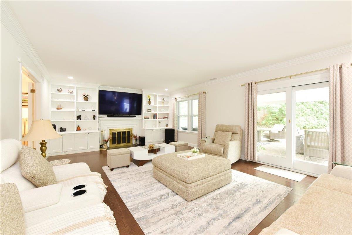 60 Willis Lane, Syosset, NY 11791