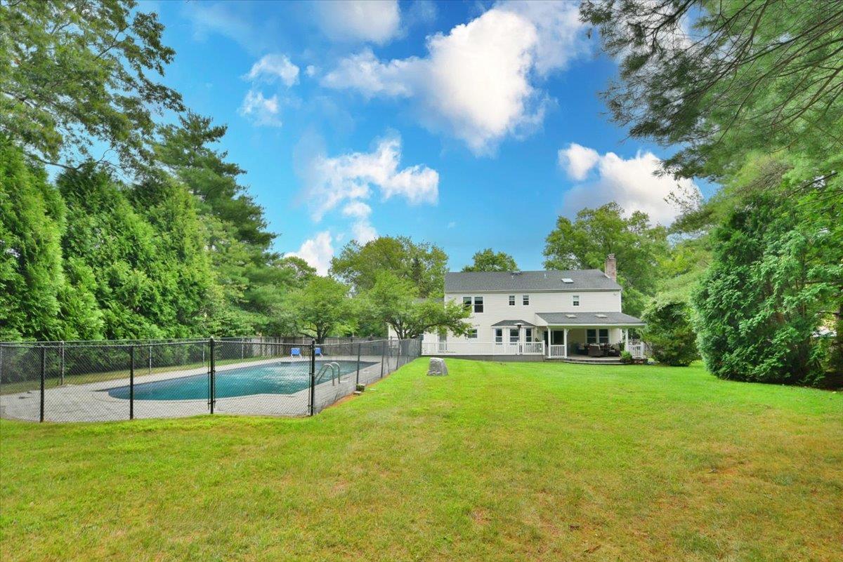 60 Willis Lane, Syosset, NY 11791