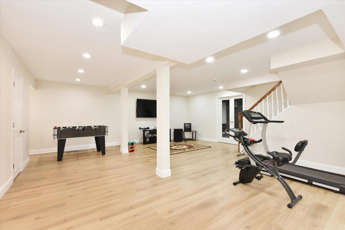 60 Willis Lane, Syosset, NY 11791