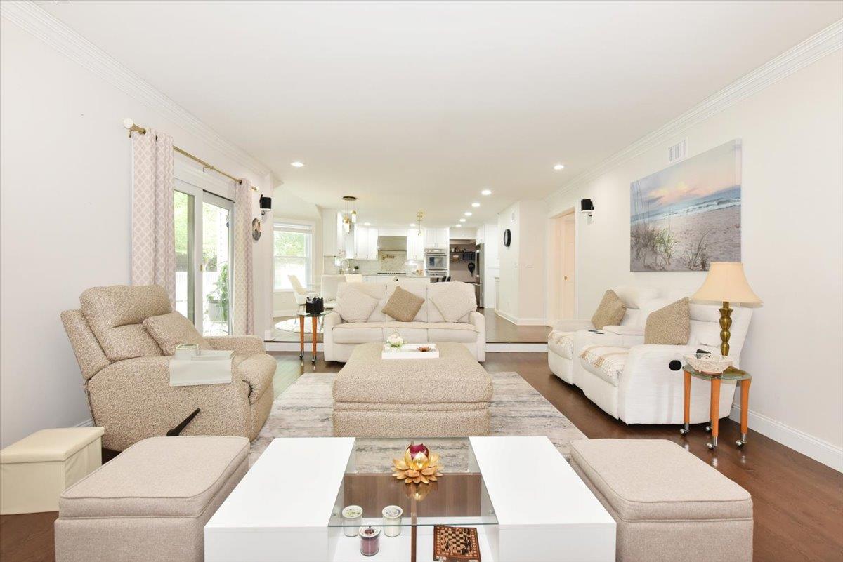 60 Willis Lane, Syosset, NY 11791