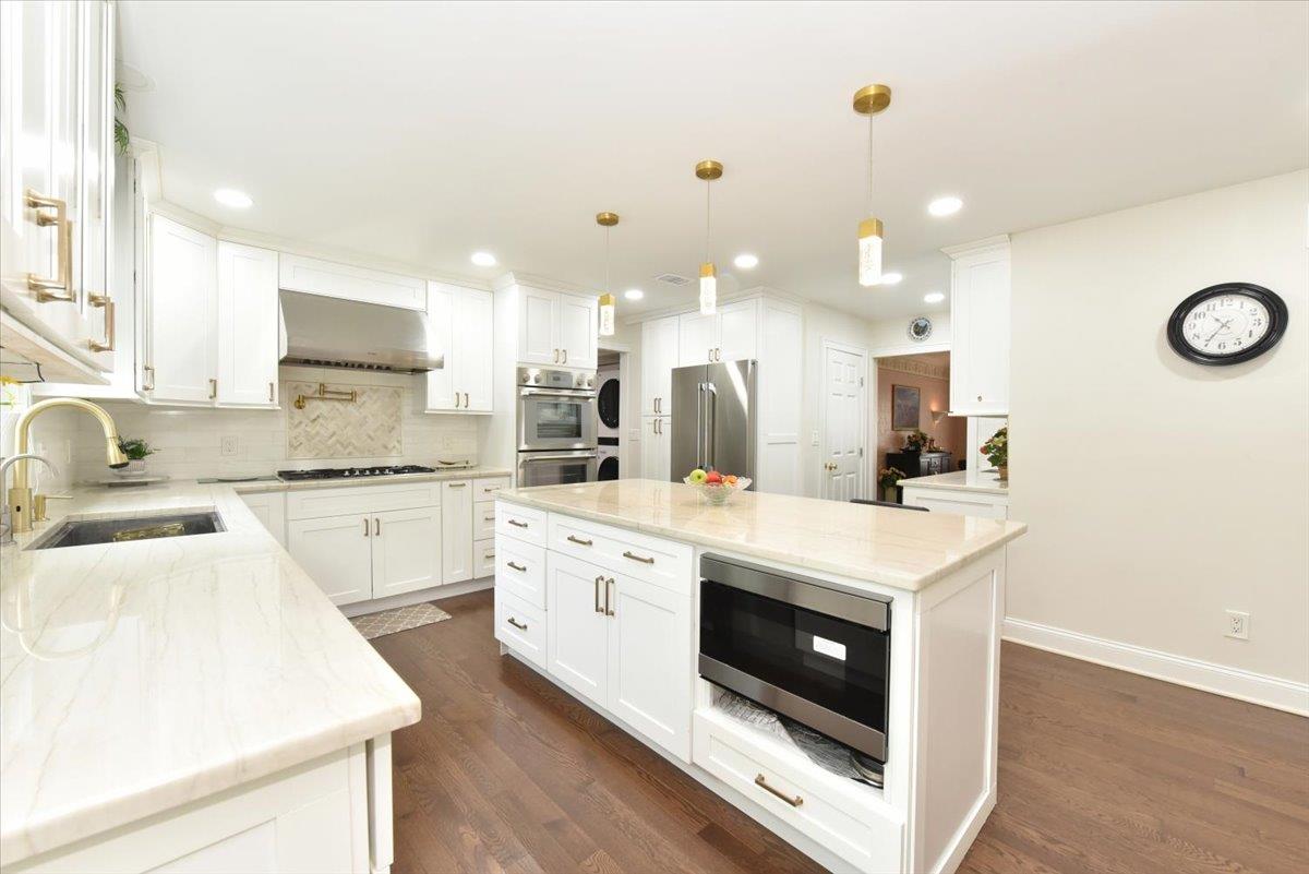 60 Willis Lane, Syosset, NY 11791