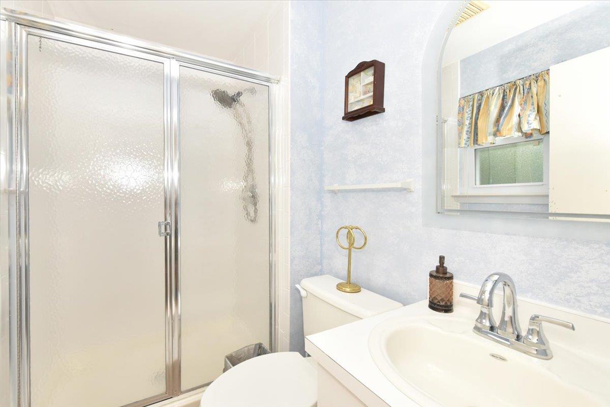 60 Willis Lane, Syosset, NY 11791