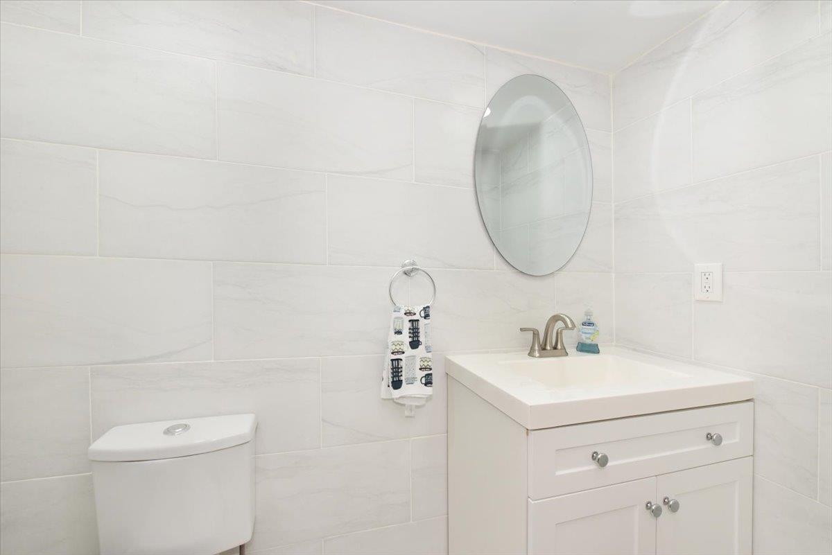 60 Willis Lane, Syosset, NY 11791