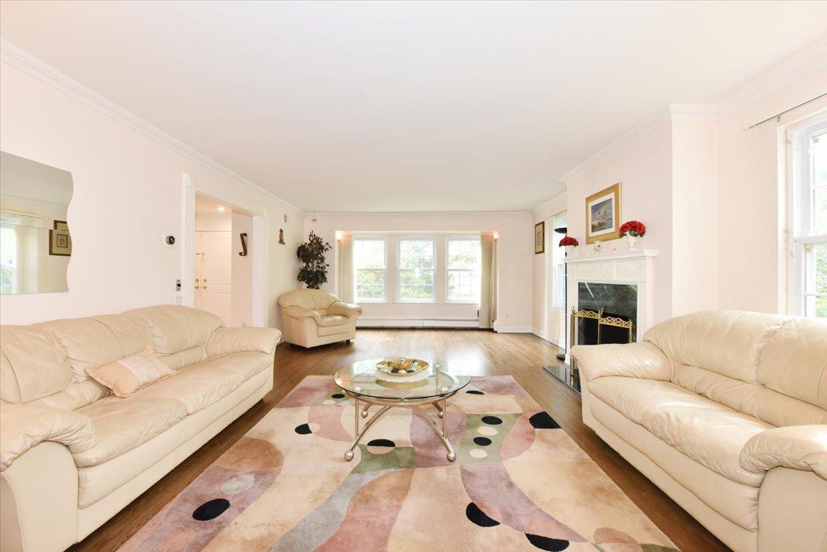 60 Willis Lane, Syosset, NY 11791