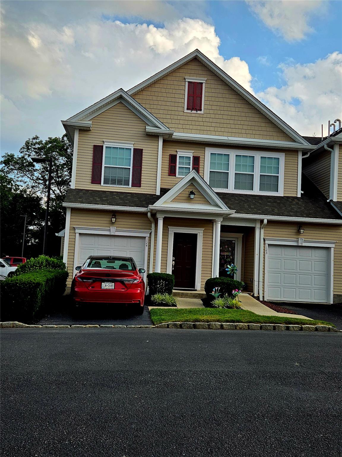 124 Wildwood Circle, Holtsville, NY 11742