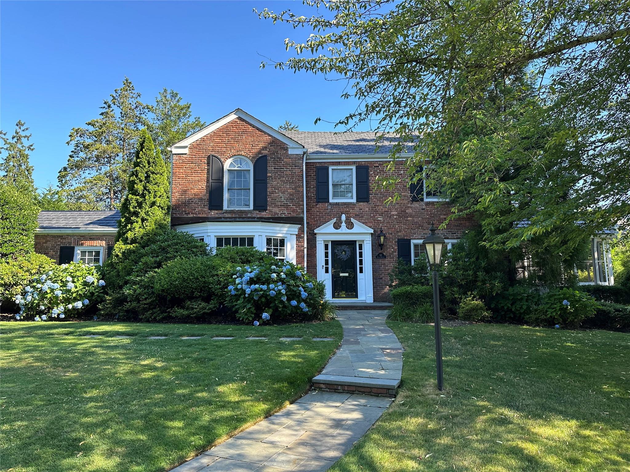 68 Payne Whitney Lane, Manhasset, NY 11030