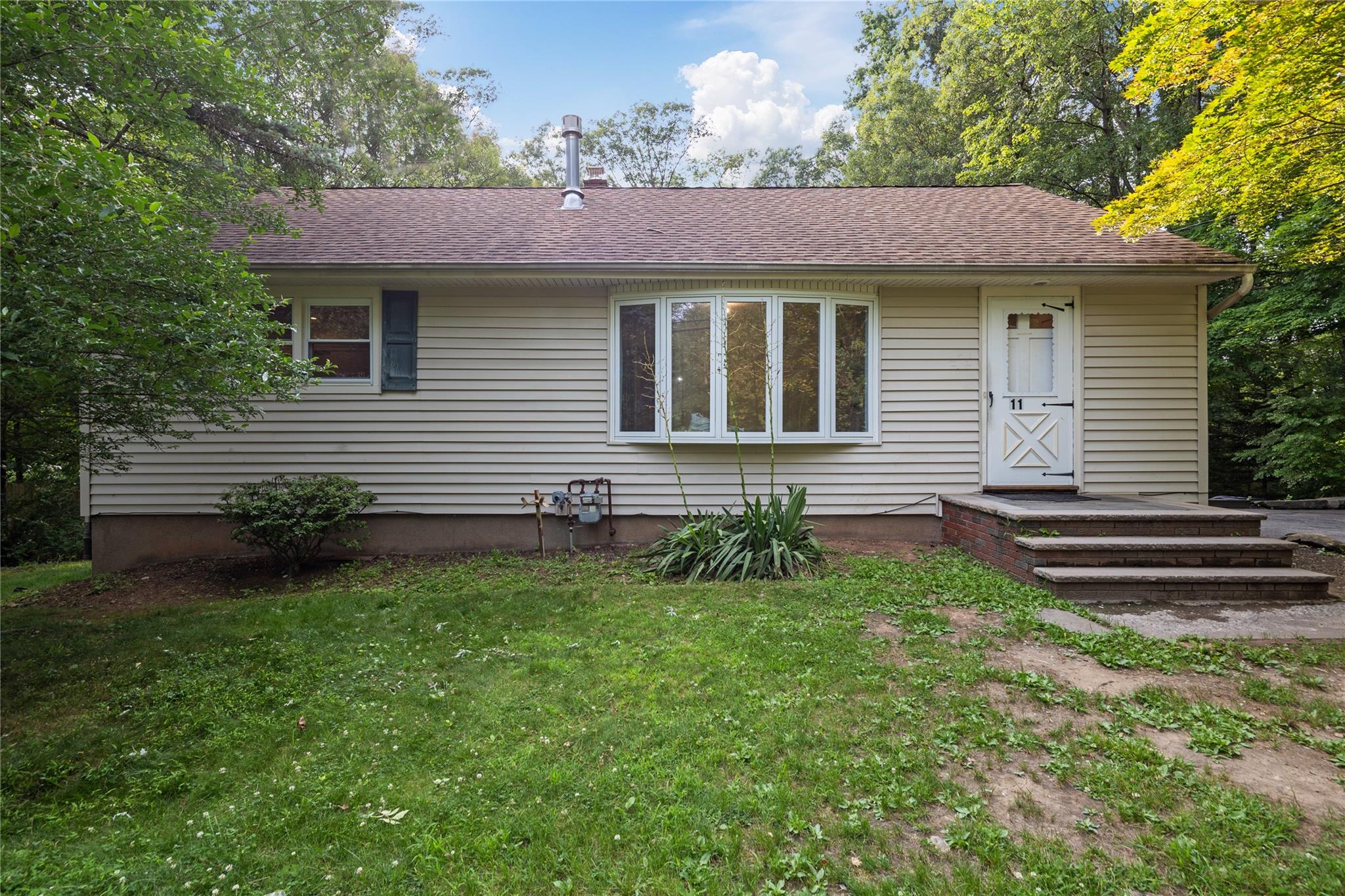 11 Brookview Boulevard, Chestnut Ridge, NY 10977