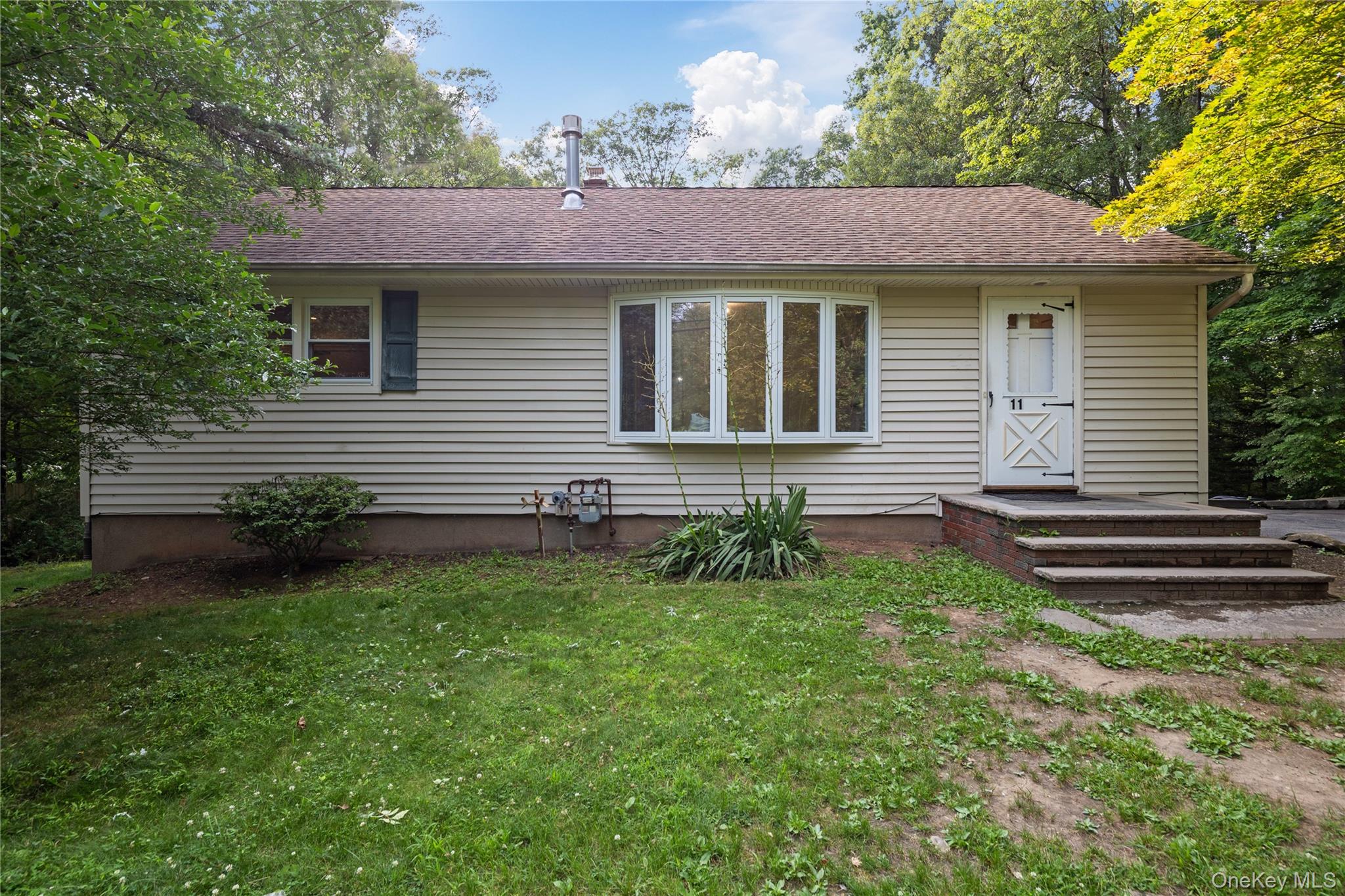 11 Brookview Boulevard, Chestnut Ridge, NY 10977