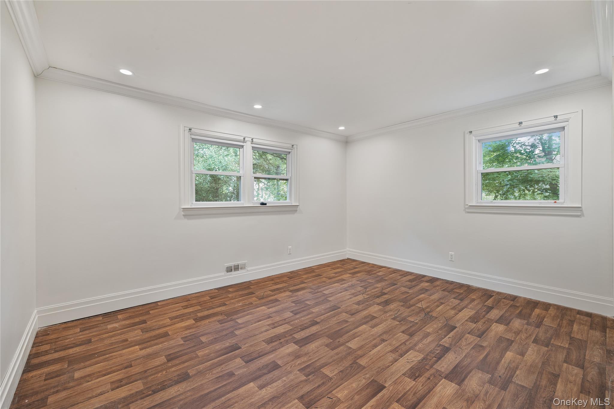 11 Brookview Boulevard, Chestnut Ridge, NY 10977