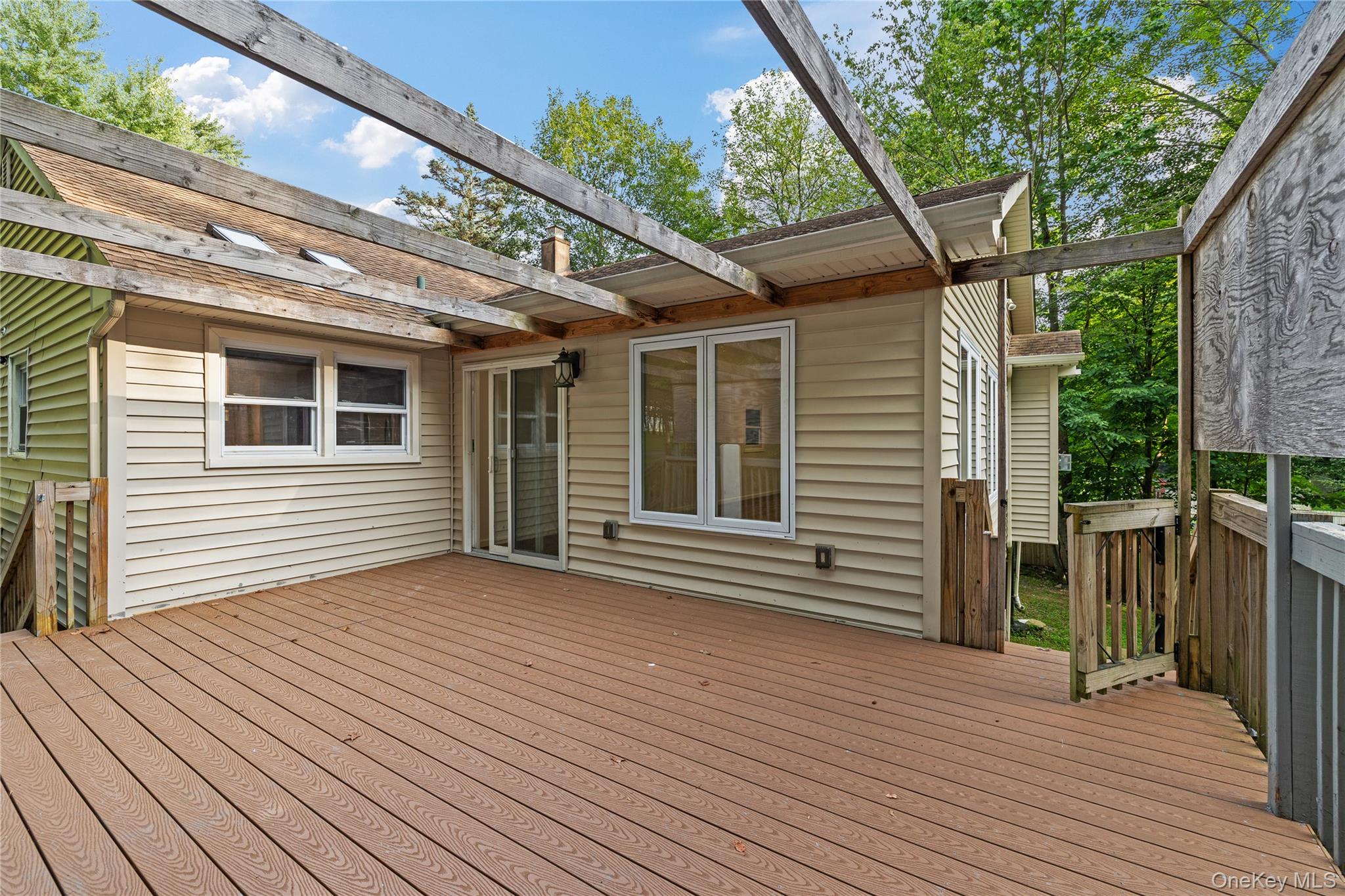 11 Brookview Boulevard, Chestnut Ridge, NY 10977