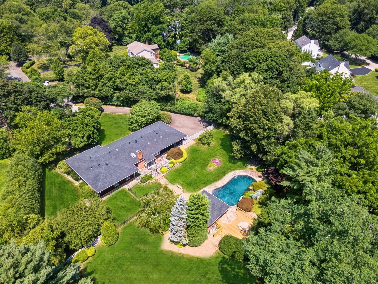 3 Squadron Court, Cold Spring Harbor, NY 11724
