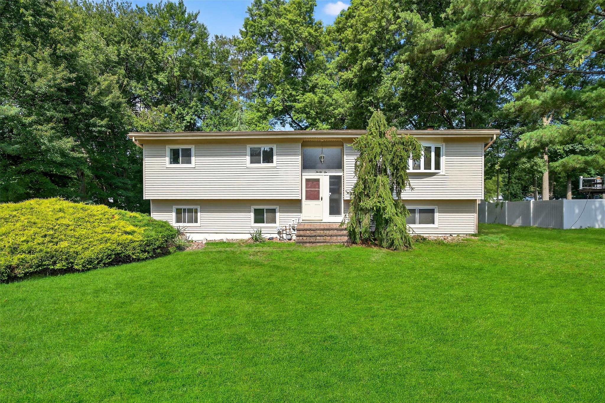 22 Preakness Lane, New City, NY 10956
