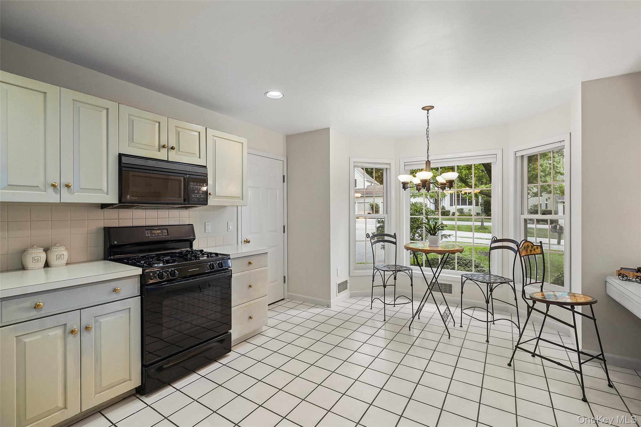 18 Cross River Road, Mount Kisco, NY 10549