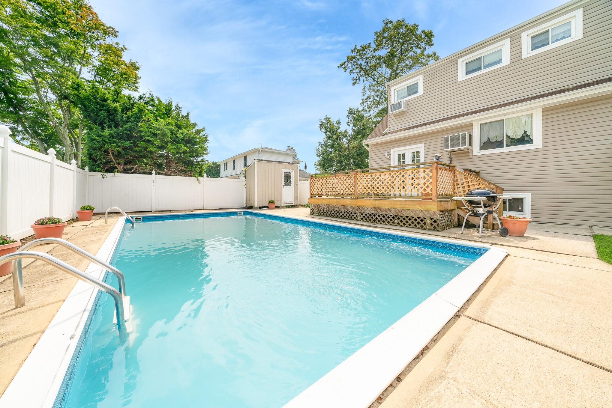 49 Iroquois Street E, Massapequa, NY 11758