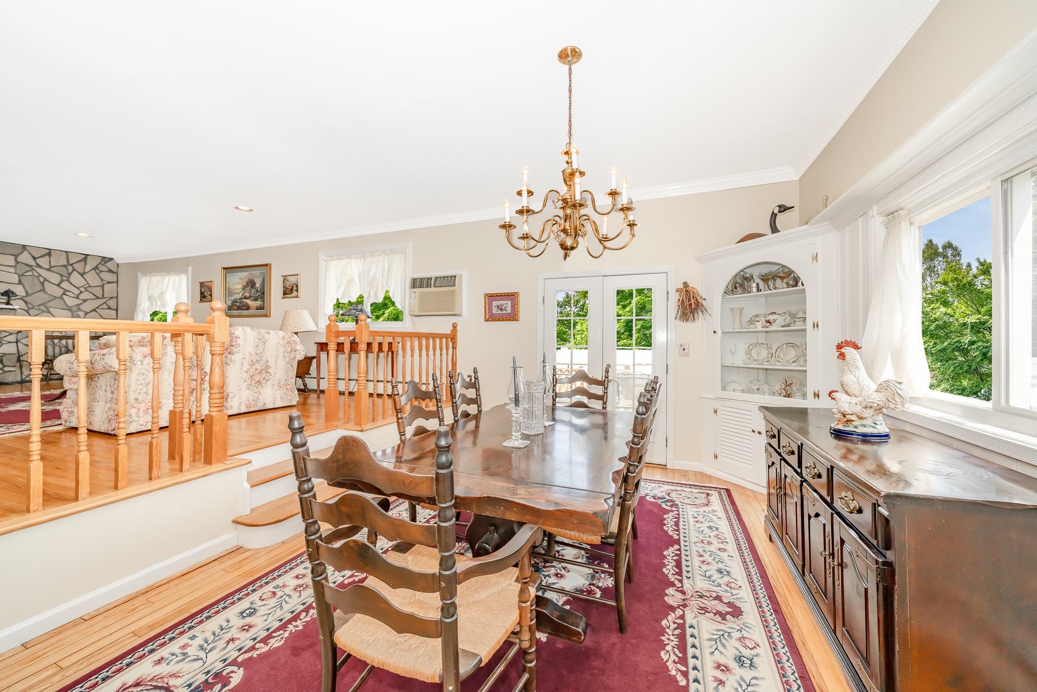 49 Iroquois Street E, Massapequa, NY 11758