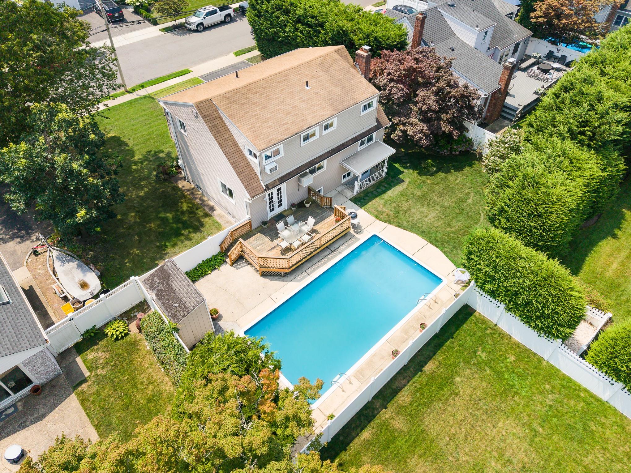 49 Iroquois Street E, Massapequa, NY 11758