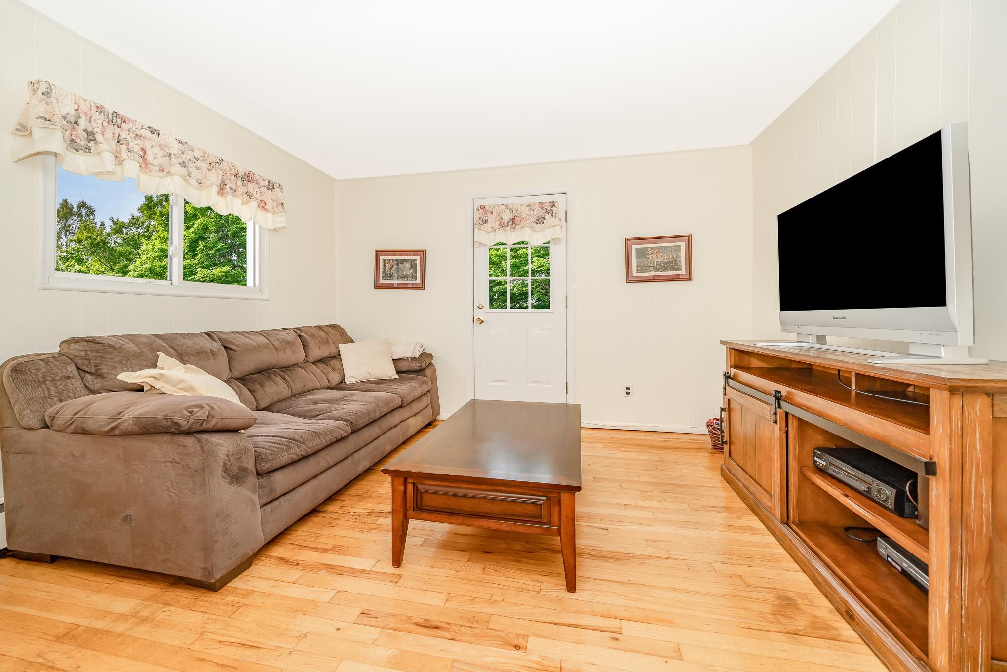 49 Iroquois Street E, Massapequa, NY 11758