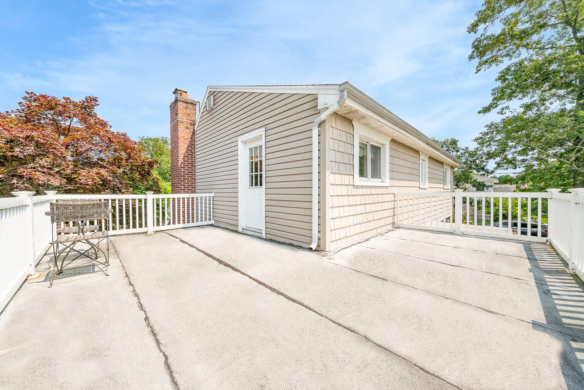 49 Iroquois Street E, Massapequa, NY 11758