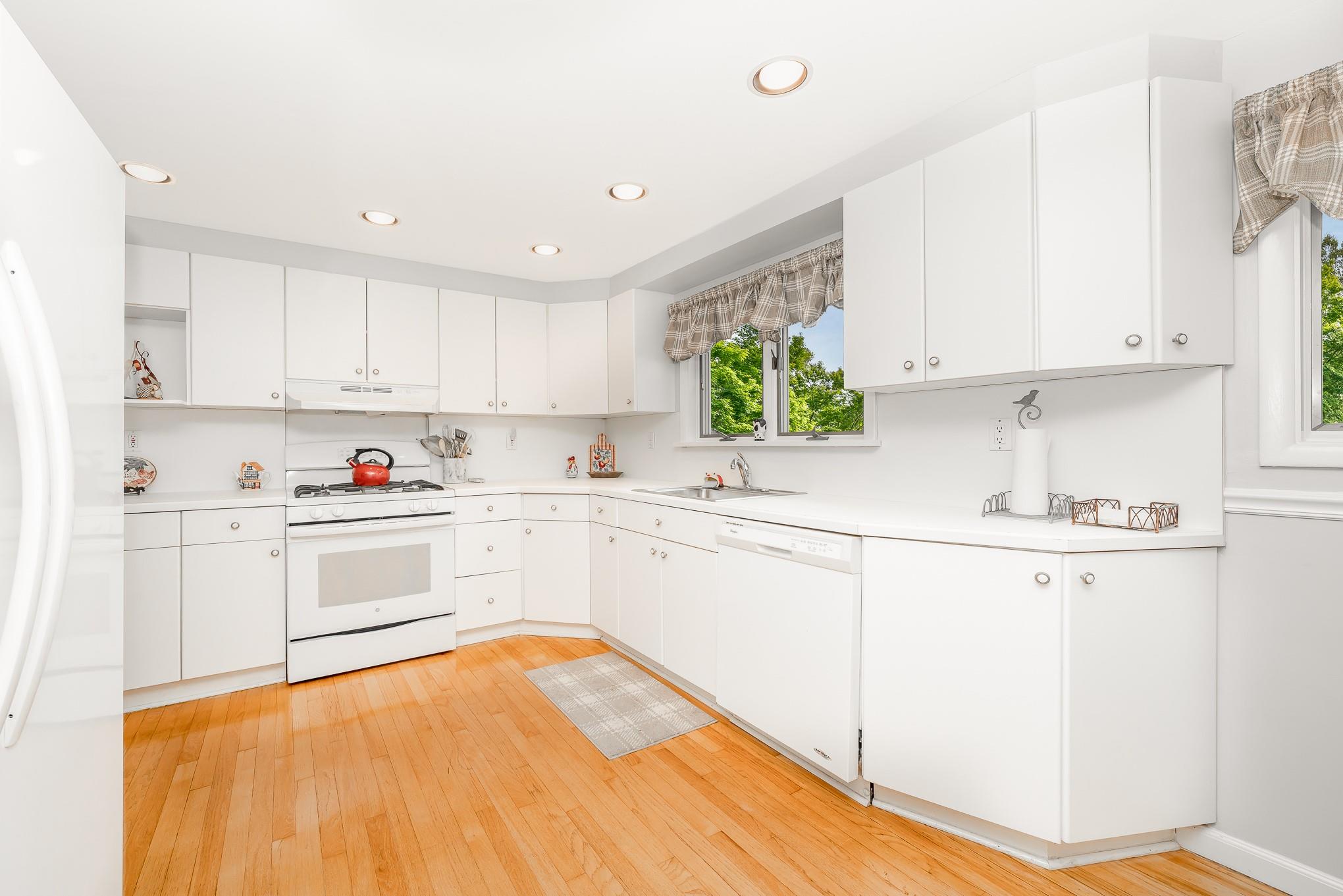 49 Iroquois Street E, Massapequa, NY 11758