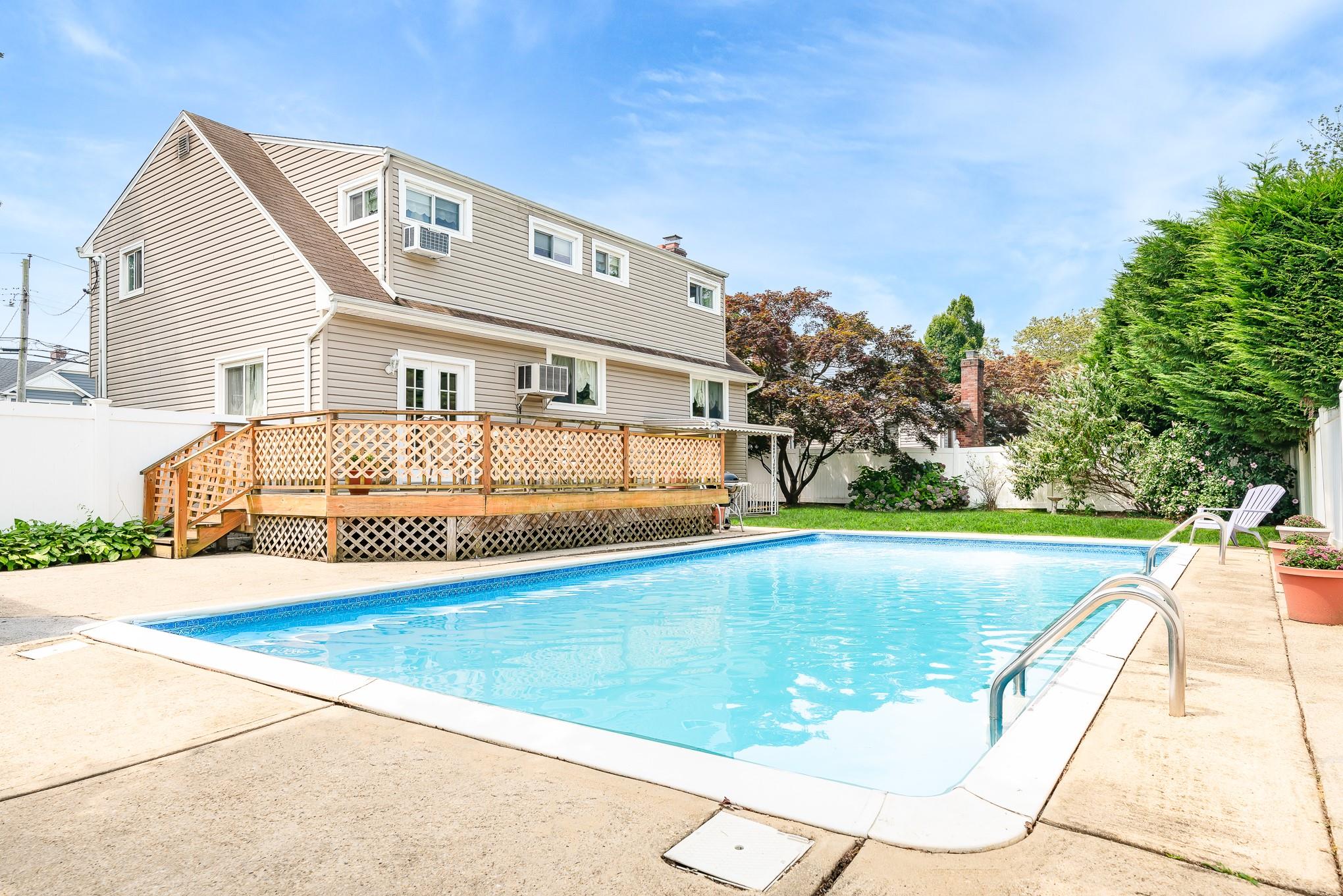 49 Iroquois Street E, Massapequa, NY 11758