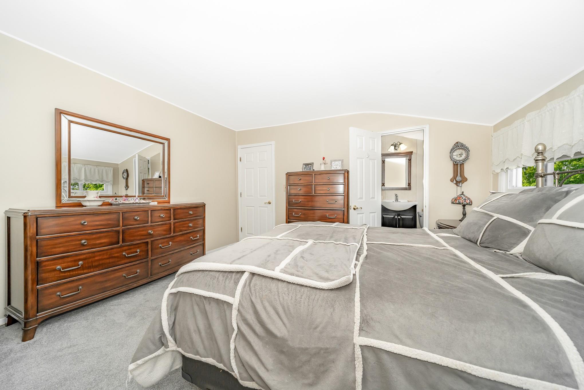 49 Iroquois Street E, Massapequa, NY 11758