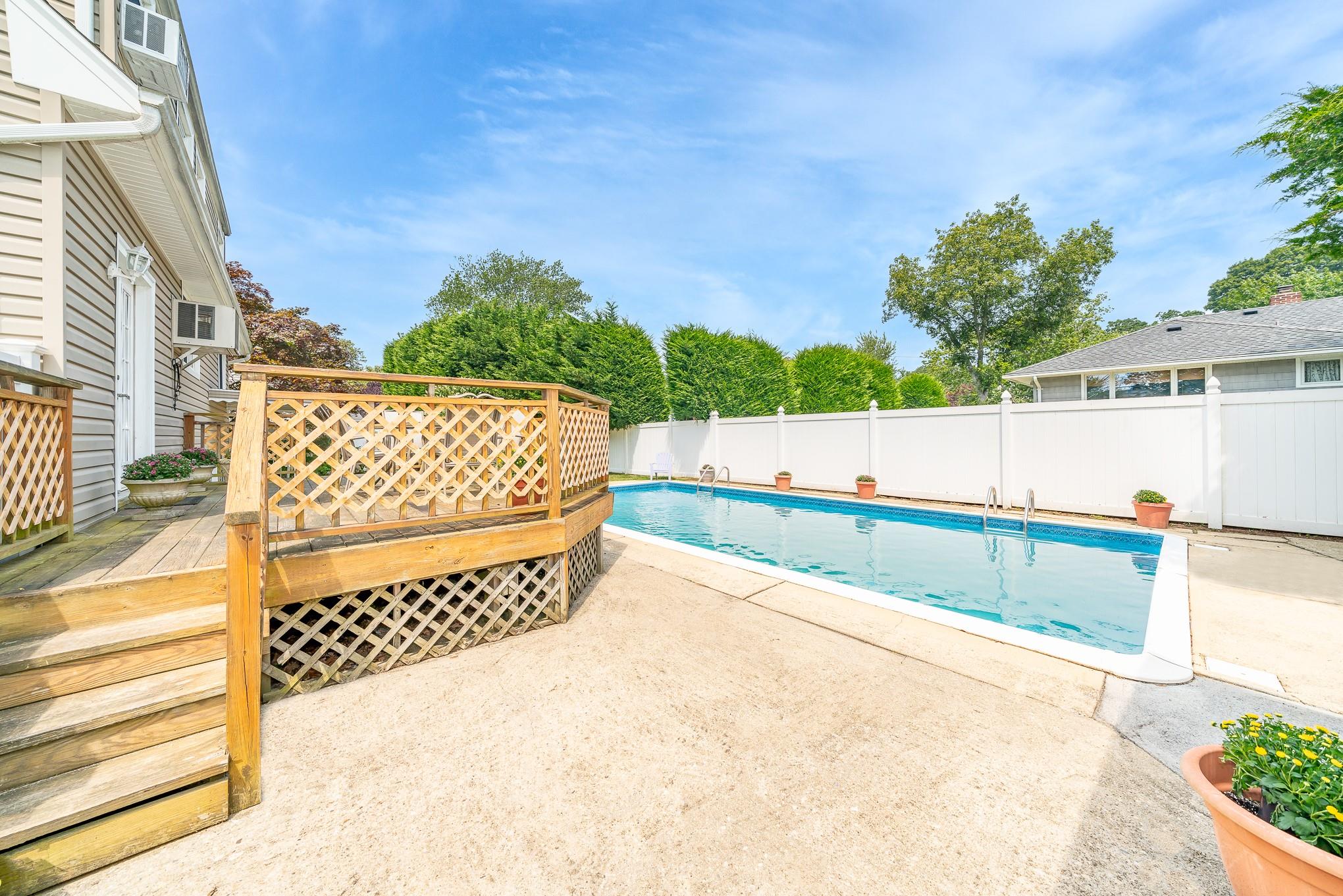 49 Iroquois Street E, Massapequa, NY 11758