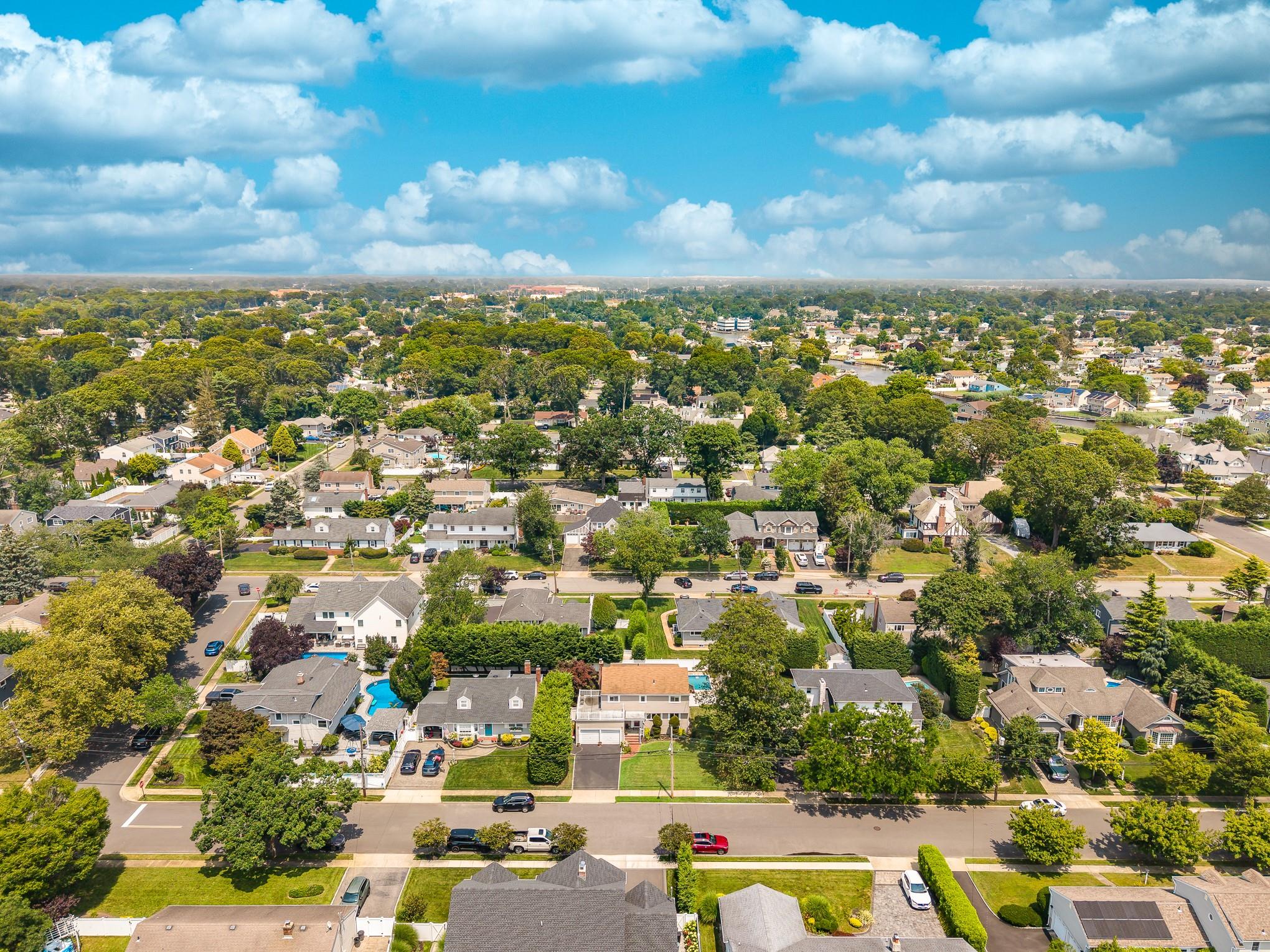 49 Iroquois Street E, Massapequa, NY 11758