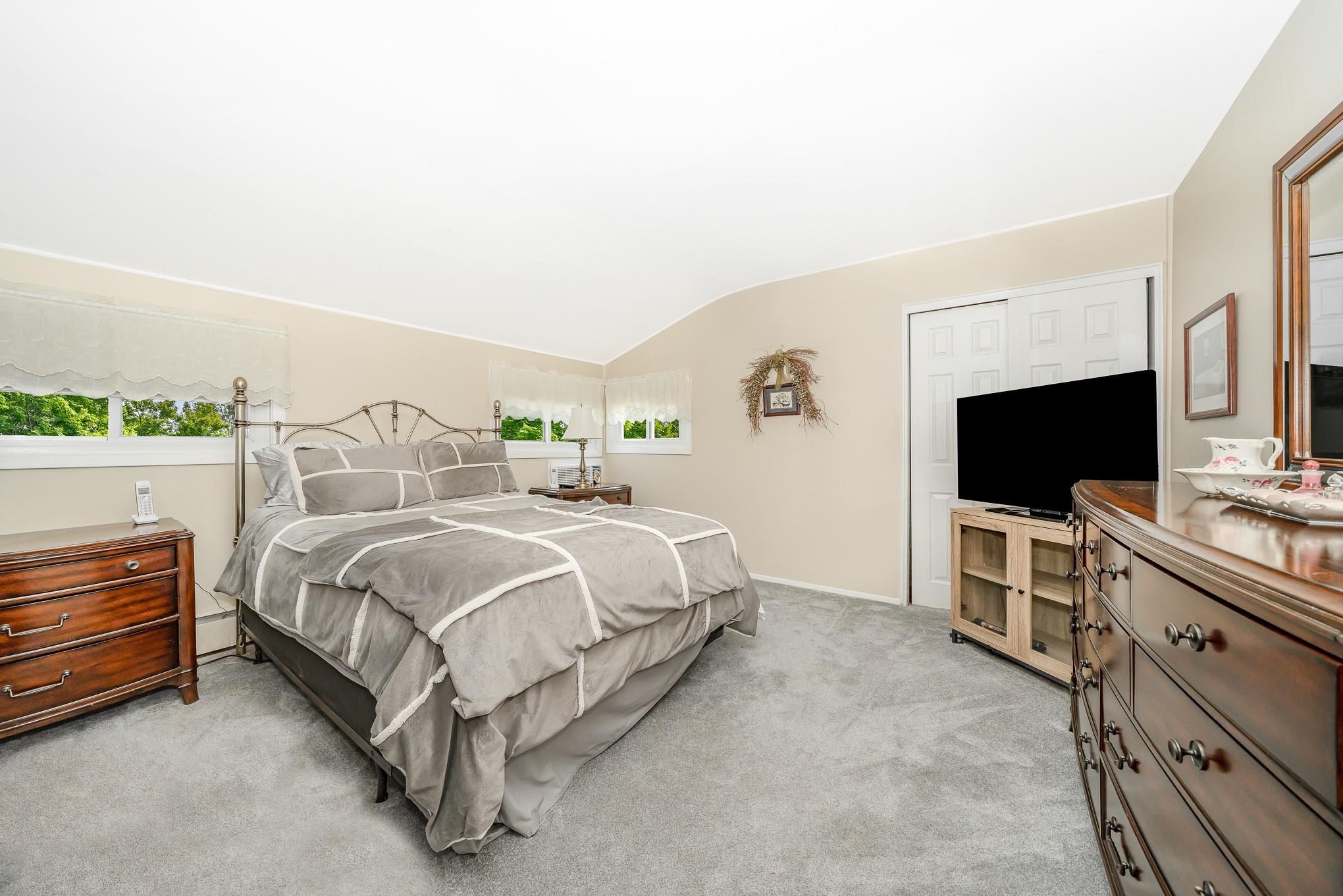 49 Iroquois Street E, Massapequa, NY 11758