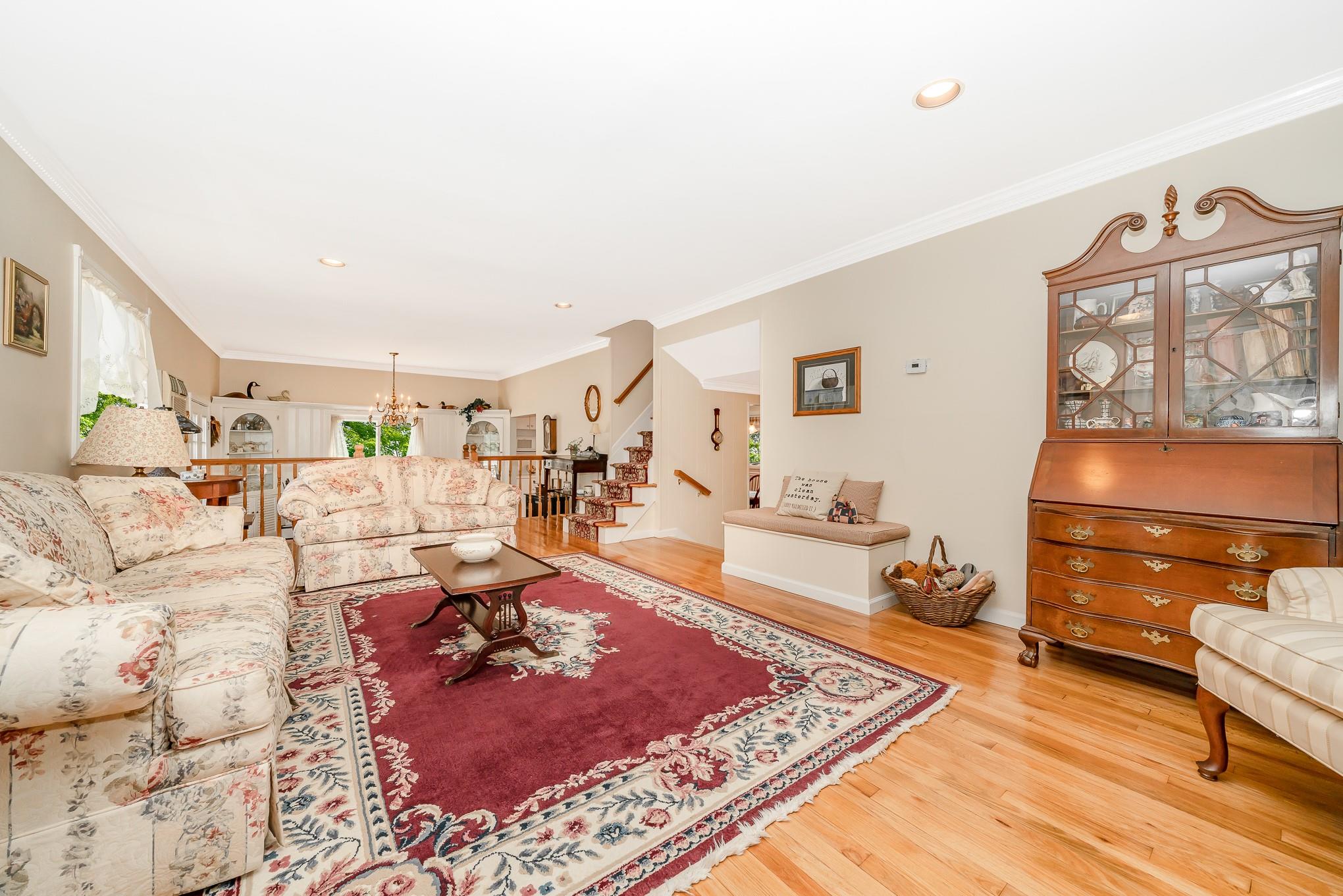 49 Iroquois Street E, Massapequa, NY 11758