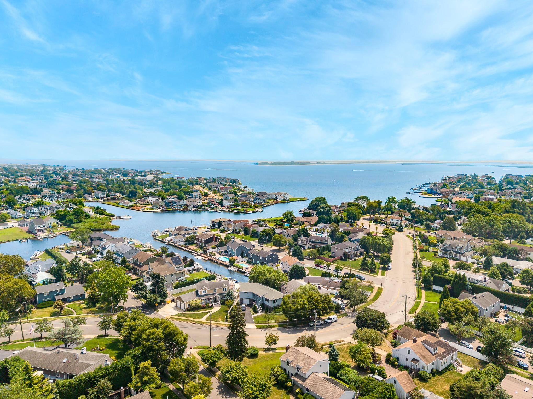 49 Iroquois Street E, Massapequa, NY 11758