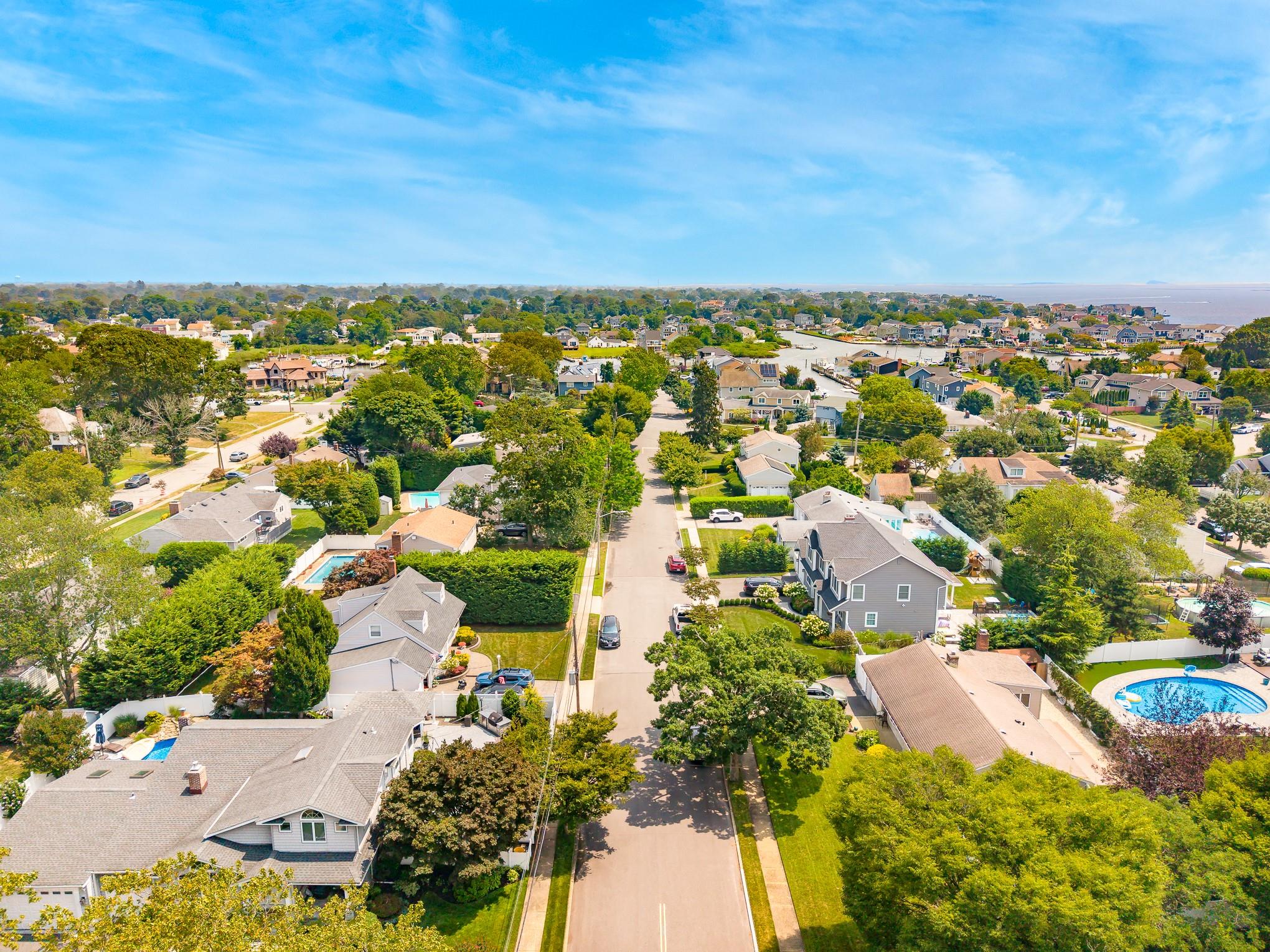 49 Iroquois Street E, Massapequa, NY 11758