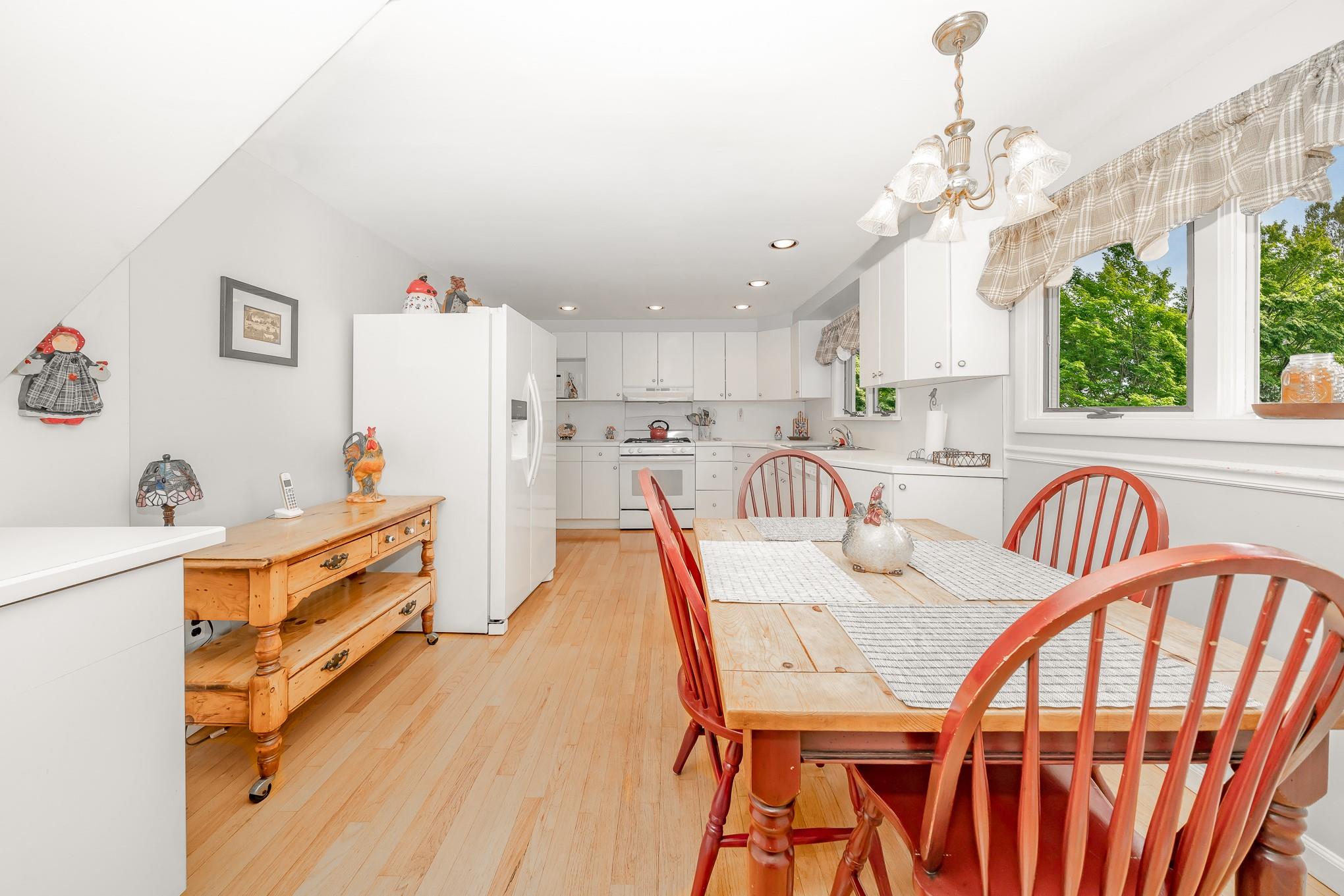 49 Iroquois Street E, Massapequa, NY 11758