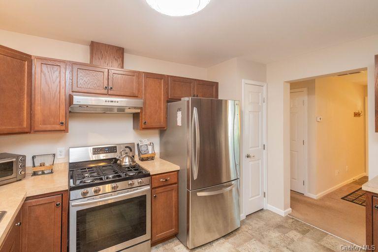 5 Meadowbrook Drive, Kingston, NY 12401