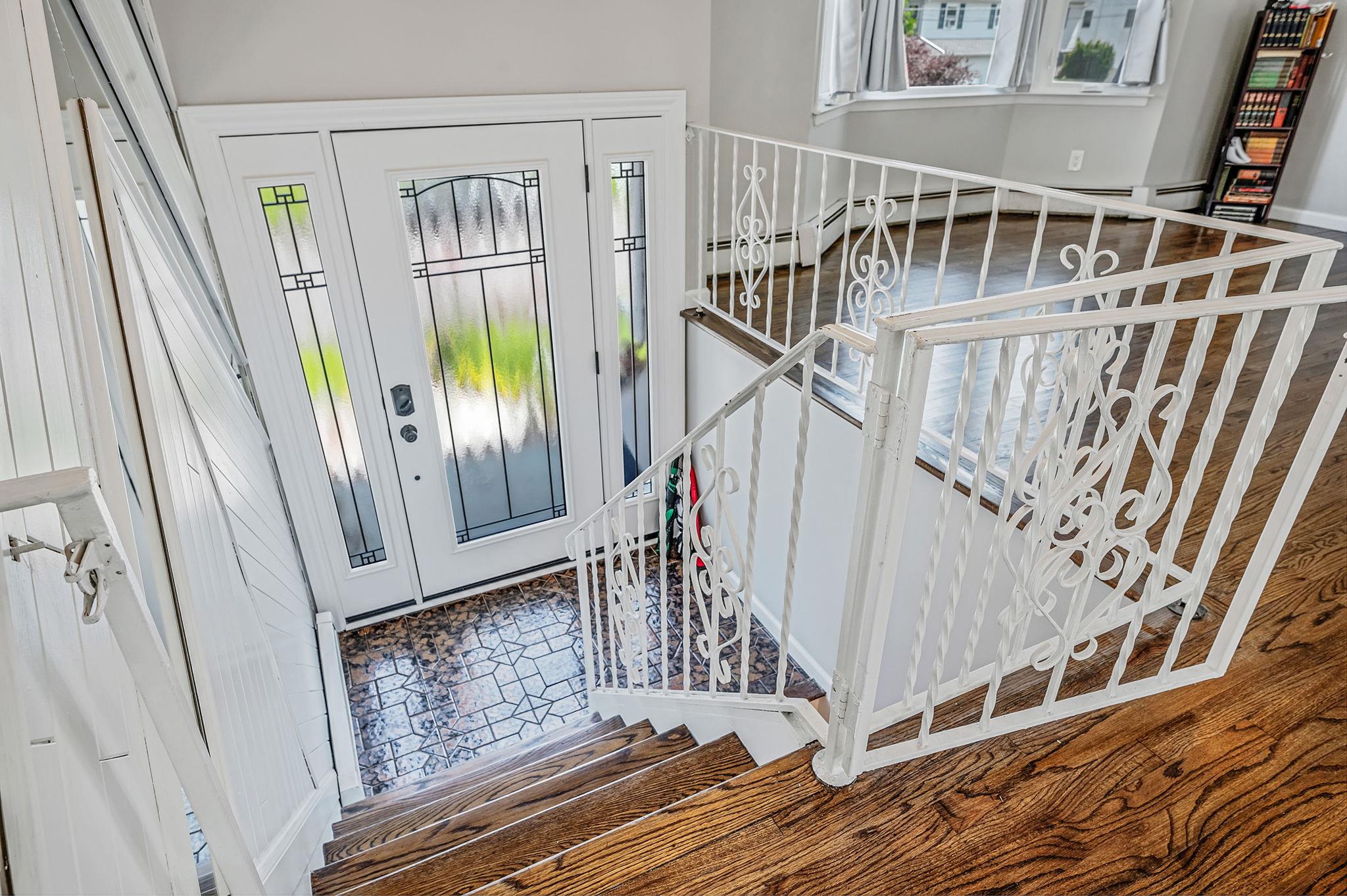 6 Holly Road, Oakdale, NY 11769