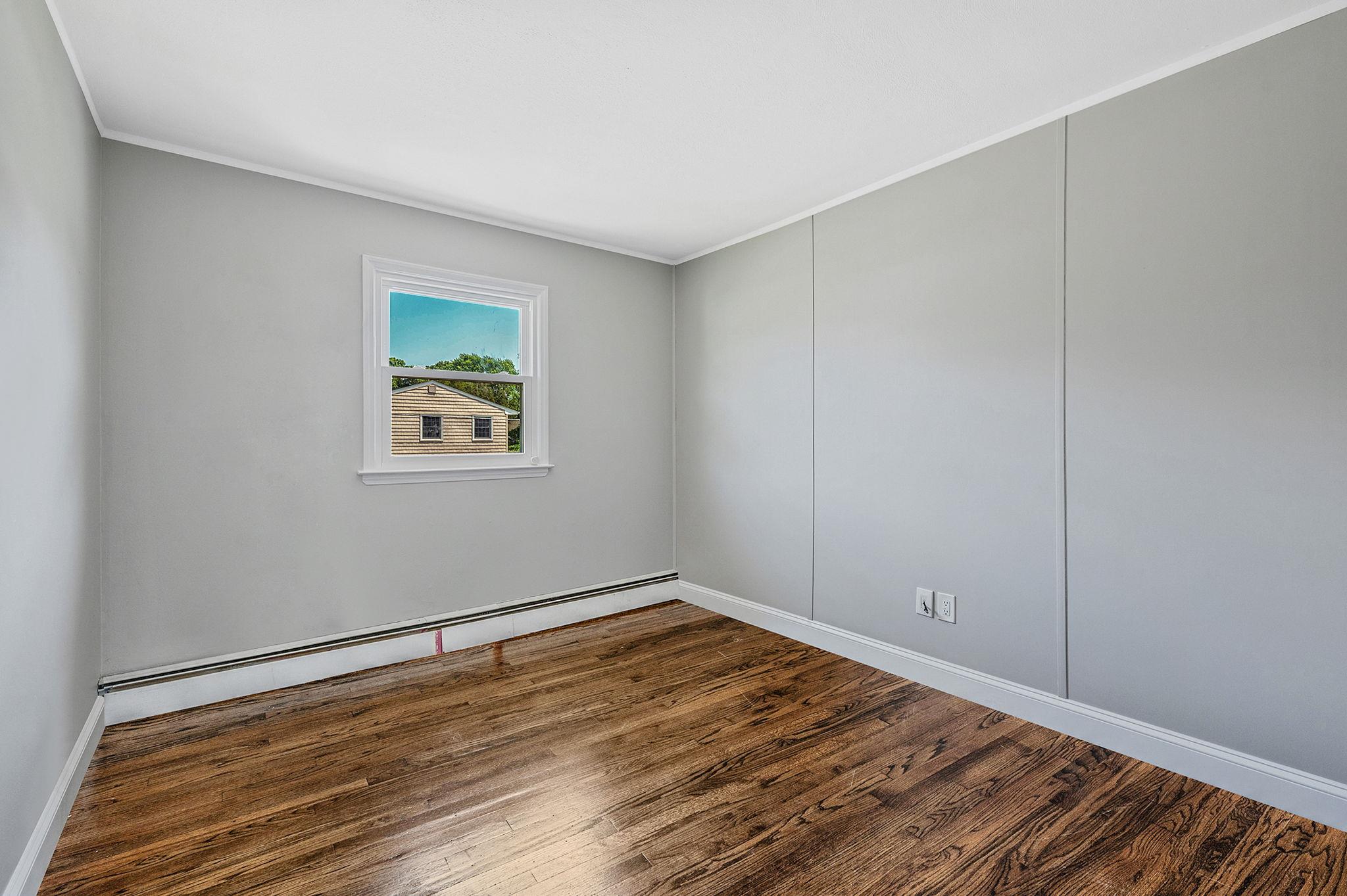 6 Holly Road, Oakdale, NY 11769