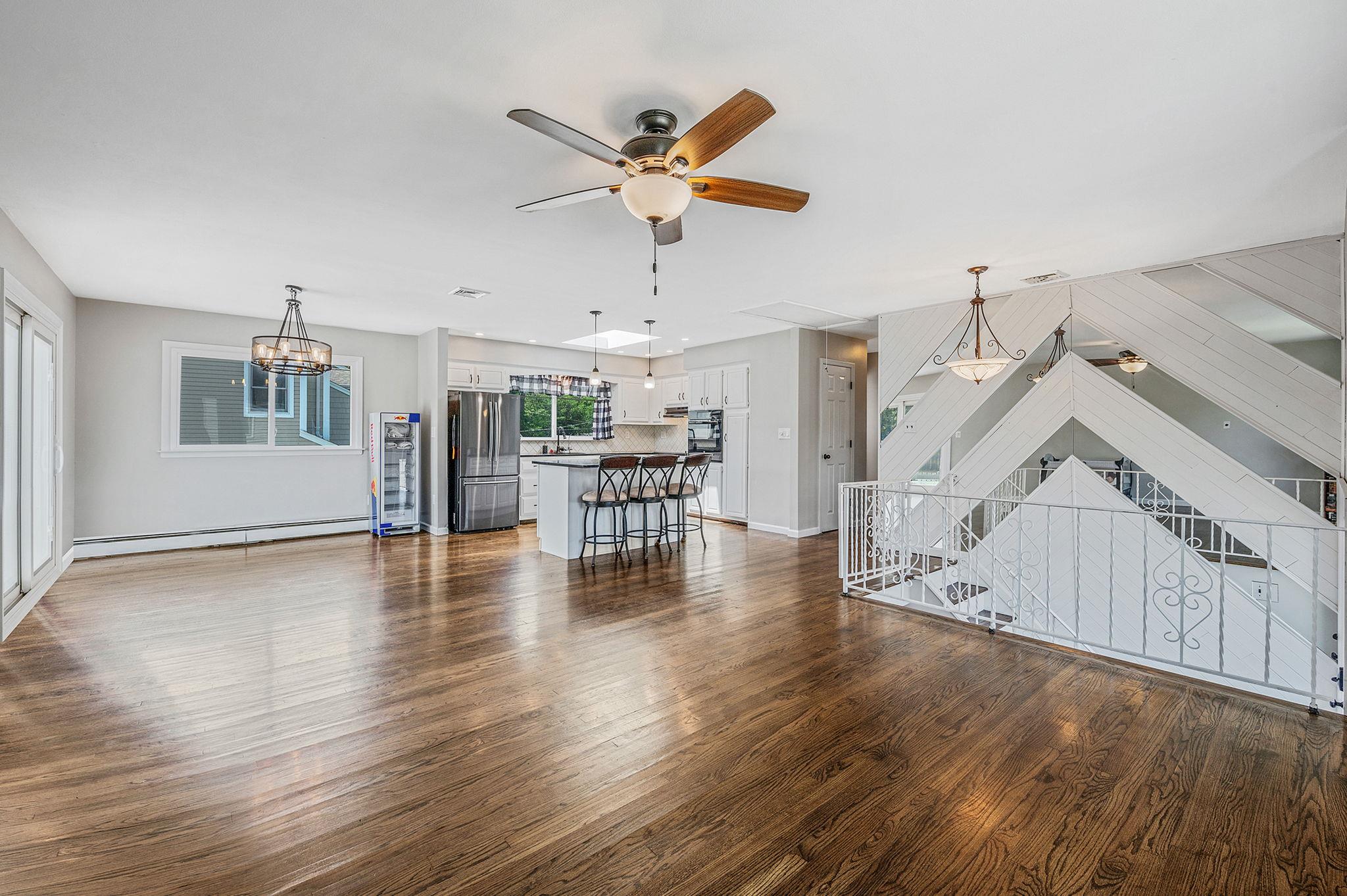 6 Holly Road, Oakdale, NY 11769