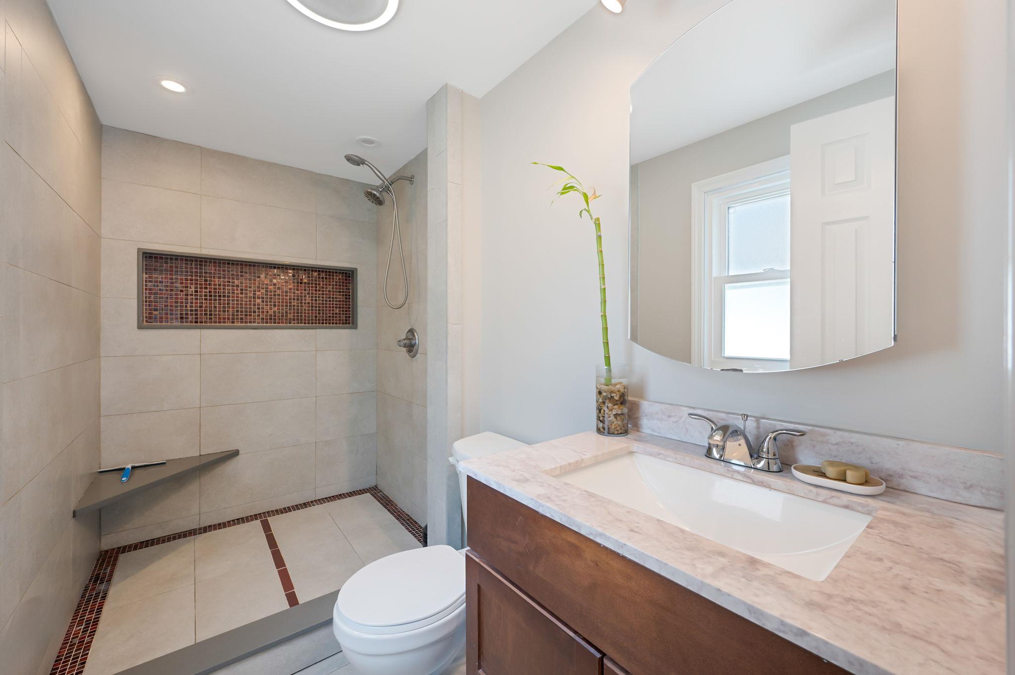 6 Holly Road, Oakdale, NY 11769