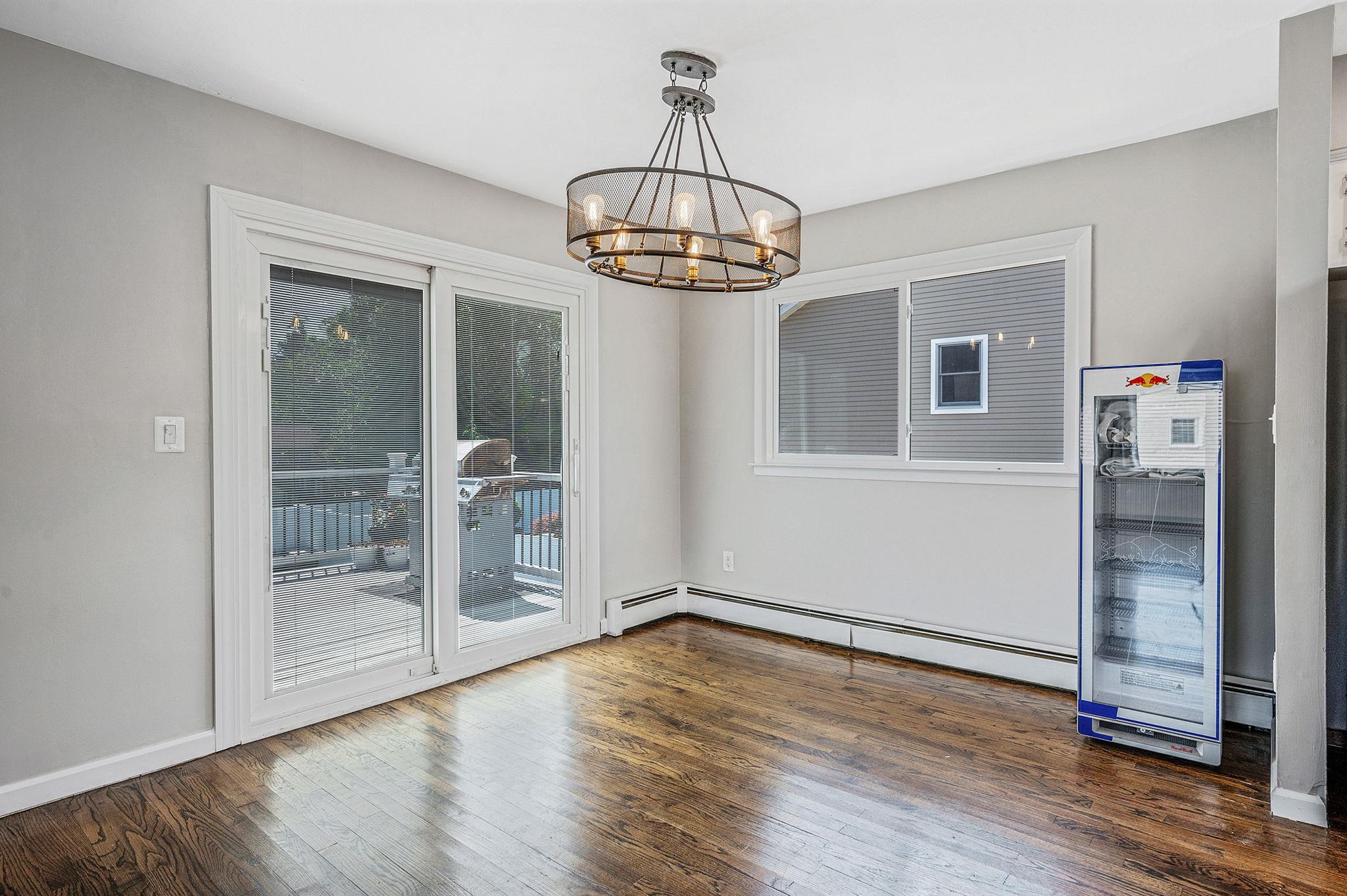 6 Holly Road, Oakdale, NY 11769