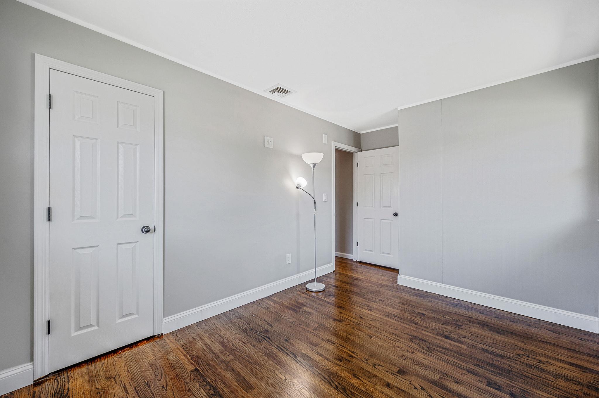 6 Holly Road, Oakdale, NY 11769