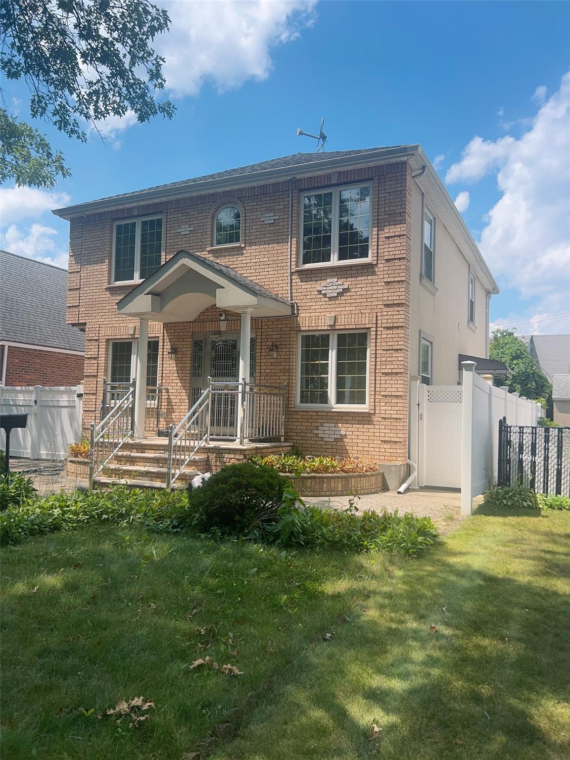 263-15 83 Avenue, Glen Oaks, NY 11004