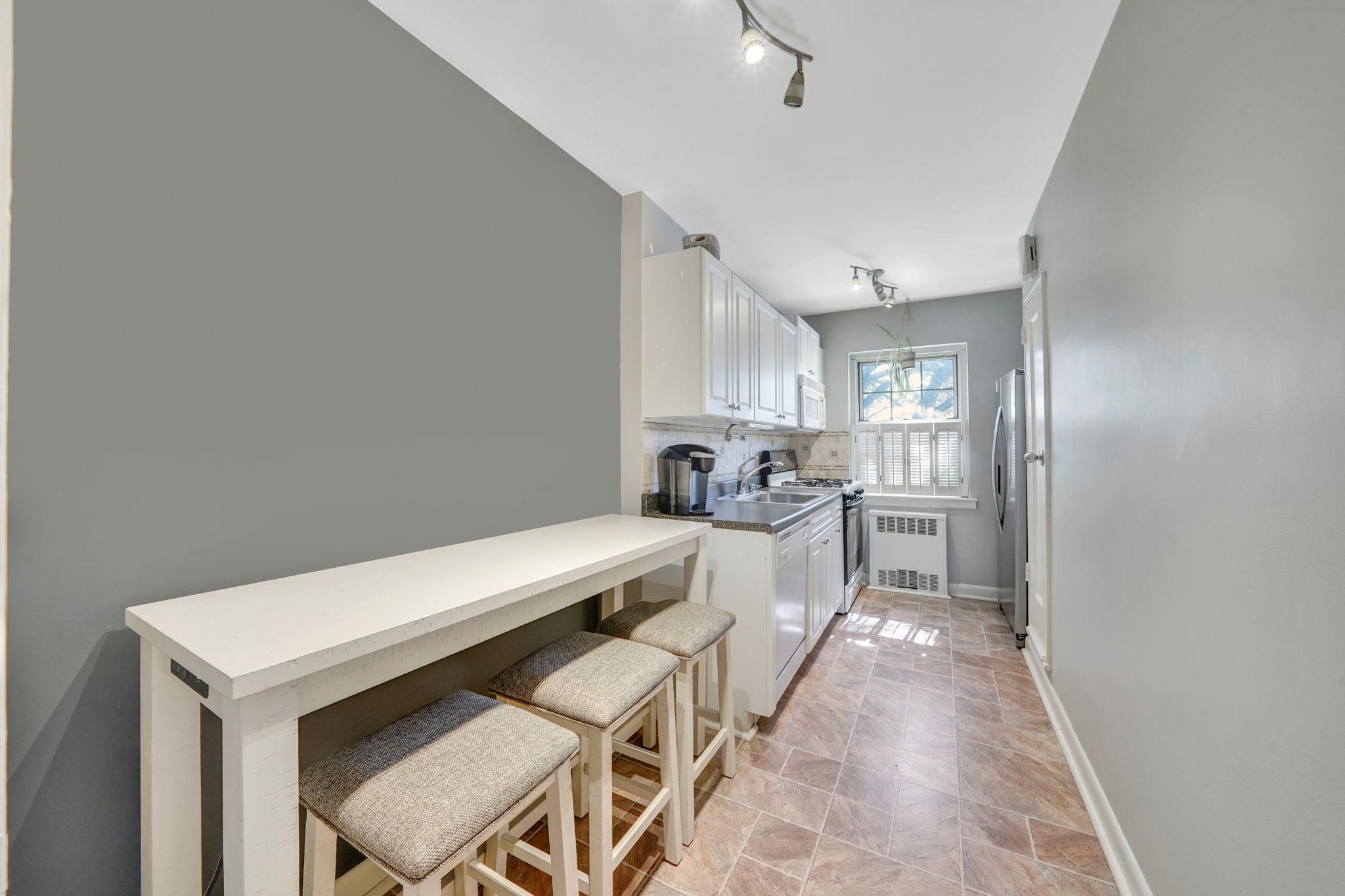 4 S Forrest Avenue # B, Rockville Centre, NY 11570