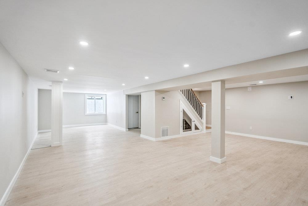 31 Kalda Lane, Plainview, NY 11803