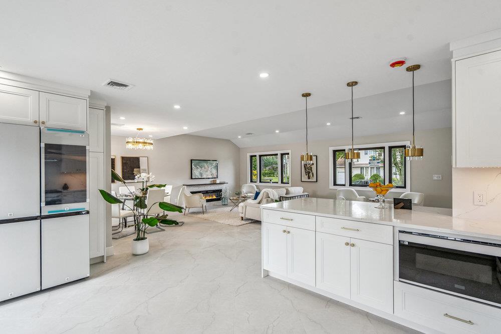 31 Kalda Lane, Plainview, NY 11803