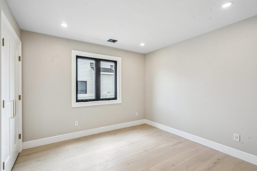 31 Kalda Lane, Plainview, NY 11803