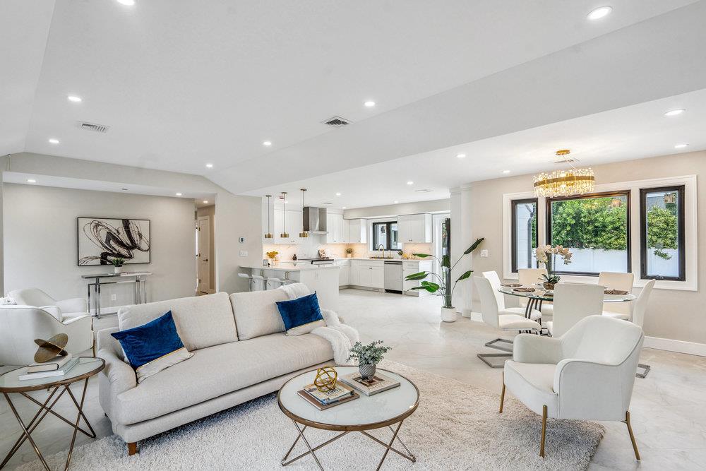 31 Kalda Lane, Plainview, NY 11803