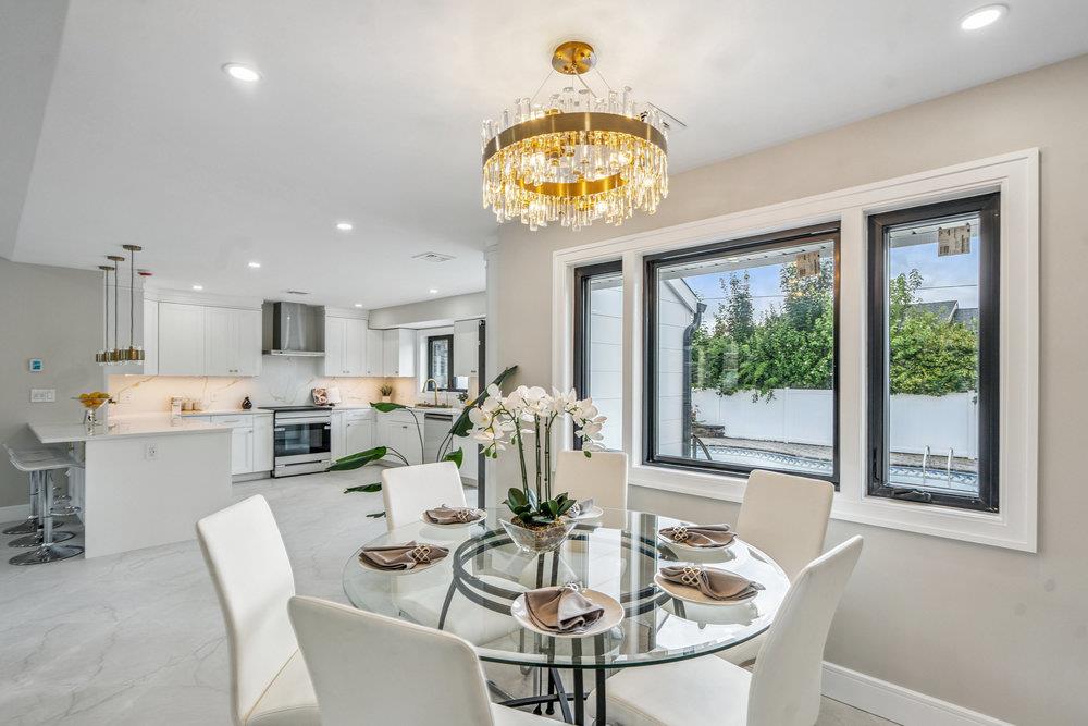 31 Kalda Lane, Plainview, NY 11803